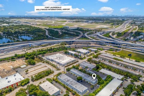 Commercial property in Dania Beach, Florida № 1881897 - photo 24