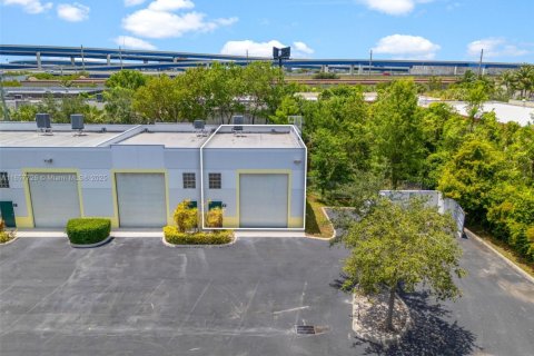 Commercial property in Dania Beach, Florida № 1881897 - photo 20