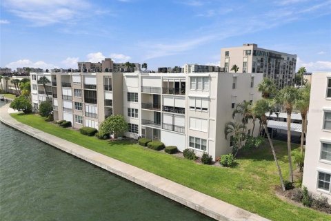 Copropriété à louer à South Pasadena, Floride: 2 chambres, 108.7 m2 № 2386637 - photo 5
