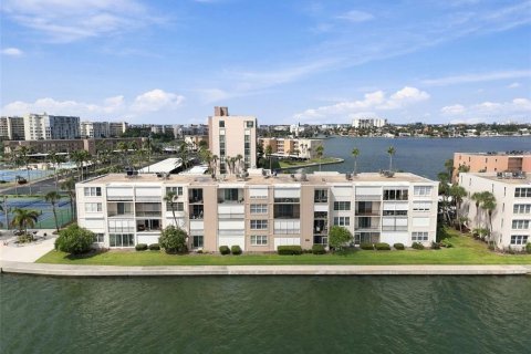Copropriété à louer à South Pasadena, Floride: 2 chambres, 108.7 m2 № 2386637 - photo 6