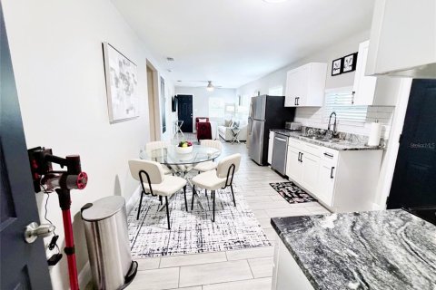 House in Lakeland, Florida 2 bedrooms, 97.55 sq.m. № 2123036 - photo 8