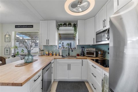 Villa ou maison à louer à Hollywood, Floride: 2 chambres, 102.01 m2 № 1998079 - photo 4