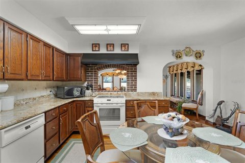 House in De Leon Springs, Florida 4 bedrooms, 425.77 sq.m. № 1653929 - photo 15
