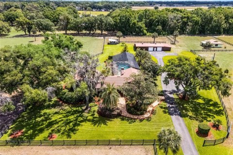 House in De Leon Springs, Florida 4 bedrooms, 425.77 sq.m. № 1653929 - photo 1