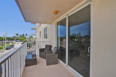Condo in Hollywood, Florida, 2 bedrooms  № 2065286 - photo 6