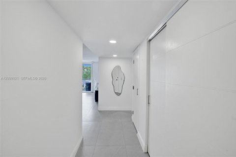 Condo in Hollywood, Florida, 2 bedrooms  № 2065286 - photo 9