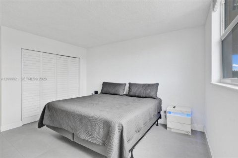 Condo in Hollywood, Florida, 2 bedrooms  № 2065286 - photo 26