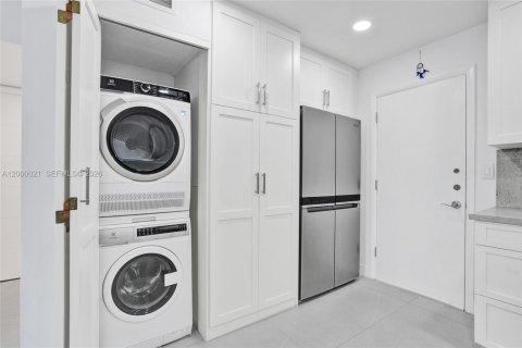 Condo in Hollywood, Florida, 2 bedrooms  № 2065286 - photo 10