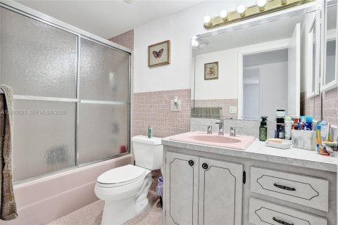 Condo in Hollywood, Florida, 2 bedrooms  № 2065286 - photo 28