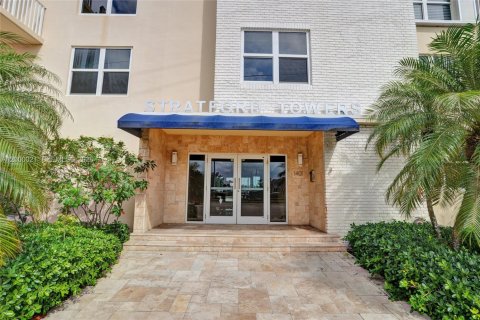Condo in Hollywood, Florida, 2 bedrooms  № 2065286 - photo 3