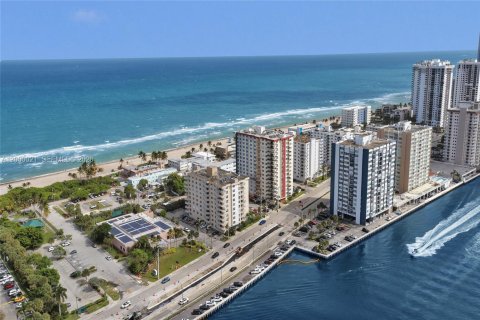 Condo in Hollywood, Florida, 2 bedrooms  № 2065286