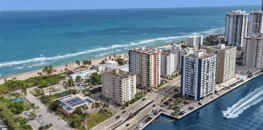 Condo in Hollywood, Florida, 2 bedrooms  № 2065286