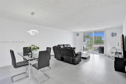 Condo in Hollywood, Florida, 2 bedrooms  № 2065286 - photo 16