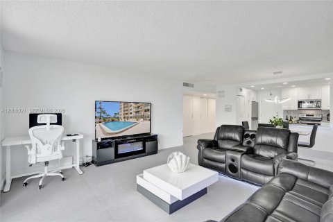 Condo in Hollywood, Florida, 2 bedrooms  № 2065286 - photo 22