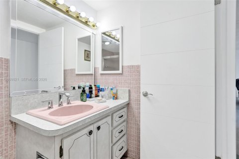 Condo in Hollywood, Florida, 2 bedrooms  № 2065286 - photo 29