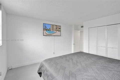 Condo in Hollywood, Florida, 2 bedrooms  № 2065286 - photo 27