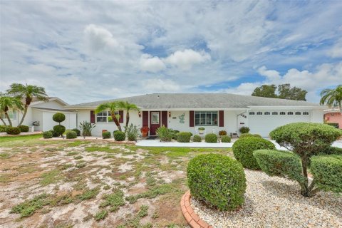 House in Sun City Center, Florida 2 bedrooms, 168.25 sq.m. № 2199833 - photo 7