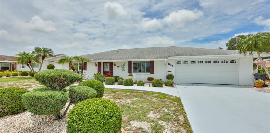 House in Sun City Center, Florida 2 bedrooms, 168.25 sq.m. № 2199833