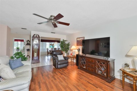 House in Sun City Center, Florida 2 bedrooms, 168.25 sq.m. № 2199833 - photo 8
