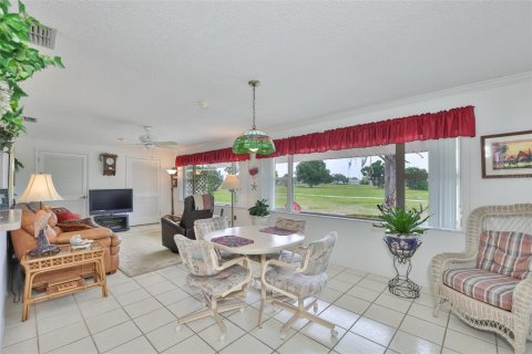 House in Sun City Center, Florida 2 bedrooms, 168.25 sq.m. № 2199833 - photo 4