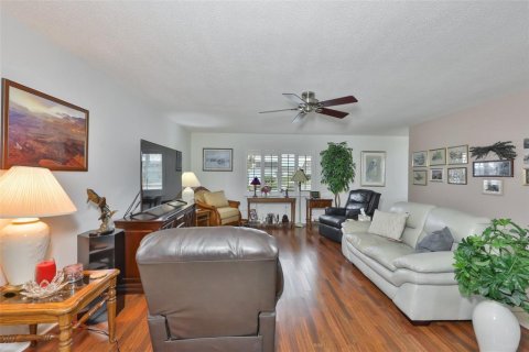 House in Sun City Center, Florida 2 bedrooms, 168.25 sq.m. № 2199833 - photo 9