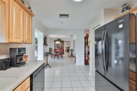 House in Sun City Center, Florida 2 bedrooms, 168.25 sq.m. № 2199833 - photo 14
