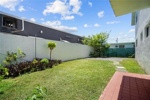 Снять в аренду виллу или дом в Майами, Флорида 3 спальни, 90.86м2, № 1984698 - фото 14