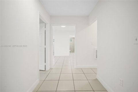 Снять в аренду виллу или дом в Майами, Флорида 3 спальни, 90.86м2, № 1984698 - фото 13