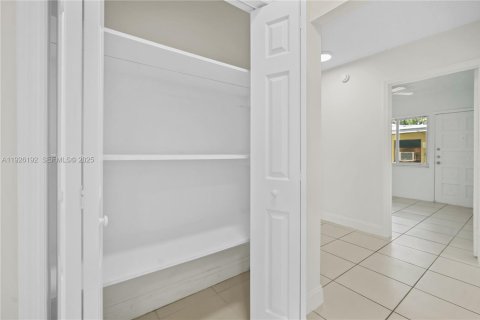 Снять в аренду виллу или дом в Майами, Флорида 3 спальни, 90.86м2, № 1984698 - фото 12