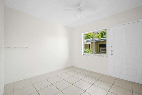 Снять в аренду виллу или дом в Майами, Флорида 3 спальни, 90.86м2, № 1984698 - фото 7