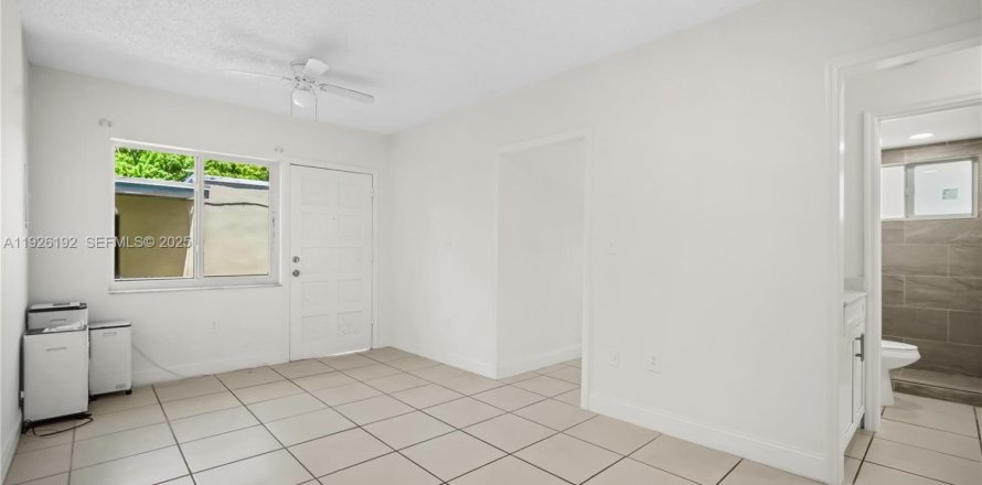 Дом в Майами, Флорида 3 спальни, 90.86м2 № 1984698