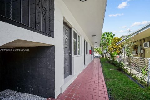 Снять в аренду виллу или дом в Майами, Флорида 3 спальни, 90.86м2, № 1984698 - фото 18