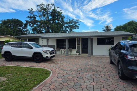 Villa ou maison à vendre à Miramar, Floride: 3 chambres, 97.36 m2 № 1955967 - photo 2