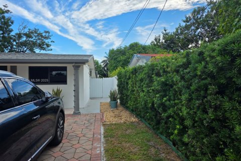 Villa ou maison à vendre à Miramar, Floride: 3 chambres, 97.36 m2 № 1955967 - photo 4