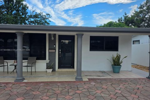 Villa ou maison à vendre à Miramar, Floride: 3 chambres, 97.36 m2 № 1955967 - photo 1