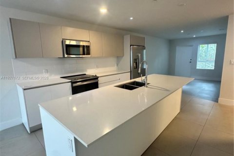 Copropriété à louer à Miami, Floride: 3 chambres, 127.83 m2 № 2004019 - photo 3