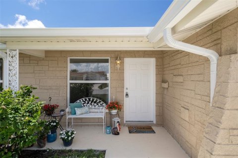 Casa en venta en New Port Richey, Florida, 2 dormitorios, 130.43 m2 № 1689721 - foto 4
