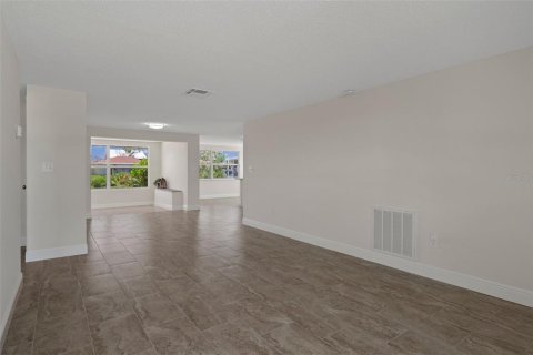 Casa en venta en New Port Richey, Florida, 2 dormitorios, 130.43 m2 № 1689721 - foto 7