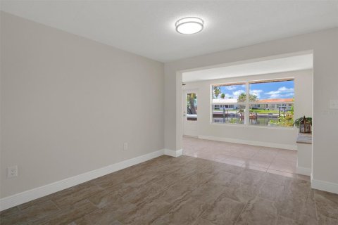 Casa en venta en New Port Richey, Florida, 2 dormitorios, 130.43 m2 № 1689721 - foto 10