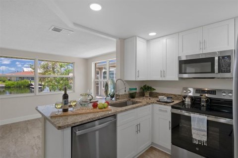 Casa en venta en New Port Richey, Florida, 2 dormitorios, 130.43 m2 № 1689721 - foto 18