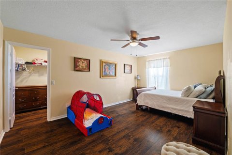 Casa en venta en Tampa, Florida, 5 dormitorios, 260.78 m2 № 1918577 - foto 21