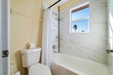 Casa en venta en Tampa, Florida, 5 dormitorios, 260.78 m2 № 1918577 - foto 26