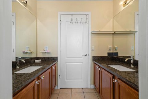 Casa en venta en Tampa, Florida, 5 dormitorios, 260.78 m2 № 1918577 - foto 29