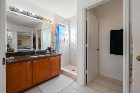 Casa en venta en Tampa, Florida, 5 dormitorios, 260.78 m2 № 1918577 - foto 19
