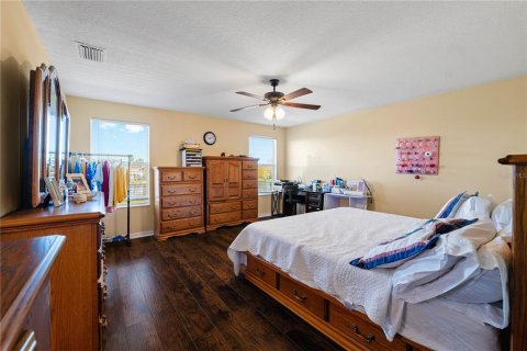 Casa en venta en Tampa, Florida, 5 dormitorios, 260.78 m2 № 1918577 - foto 17