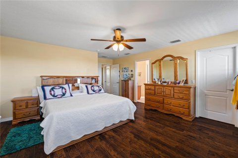Casa en venta en Tampa, Florida, 5 dormitorios, 260.78 m2 № 1918577 - foto 18
