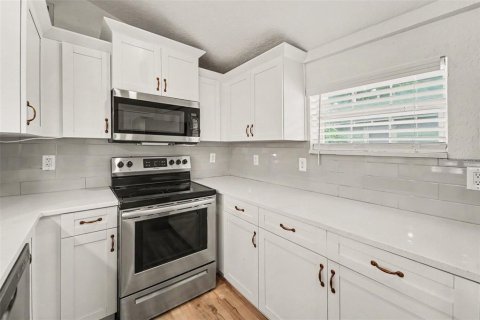Villa ou maison à vendre à Tampa, Floride: 3 chambres, 112.97 m2 № 2277724 - photo 8