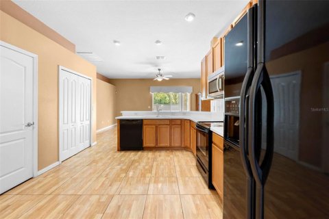 House in Spring Hill, Florida 4 bedrooms, 193.14 sq.m. № 2218106 - photo 13