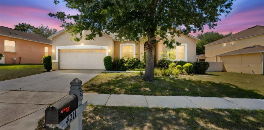 House in Spring Hill, Florida 4 bedrooms, 193.14 sq.m. № 2218106
