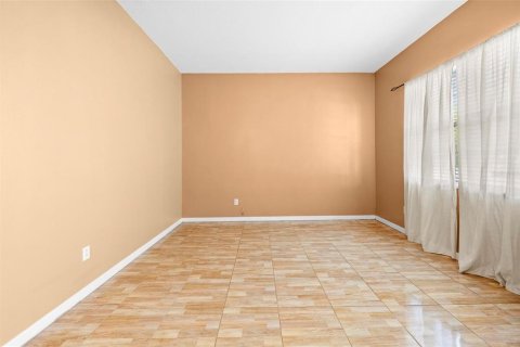 House in Spring Hill, Florida 4 bedrooms, 193.14 sq.m. № 2218106 - photo 4
